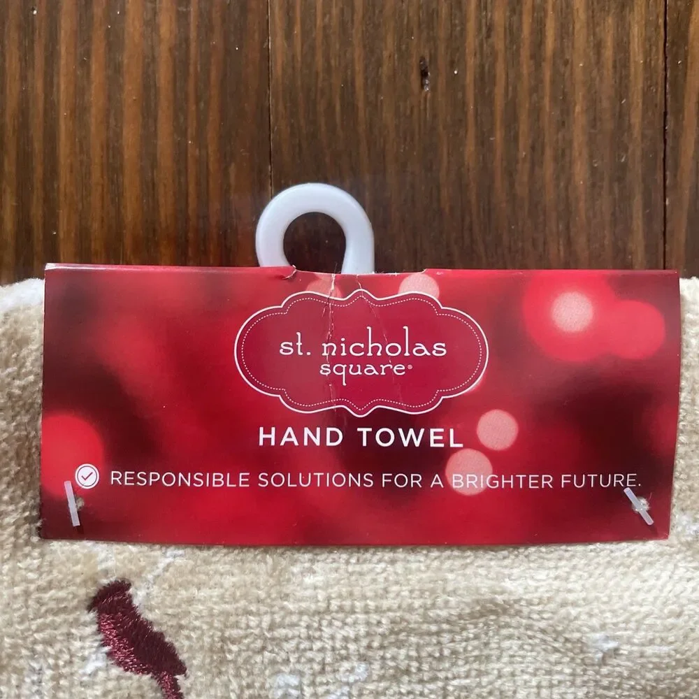 ST. NICHOLAS SQUARE HAND TOWEL (16